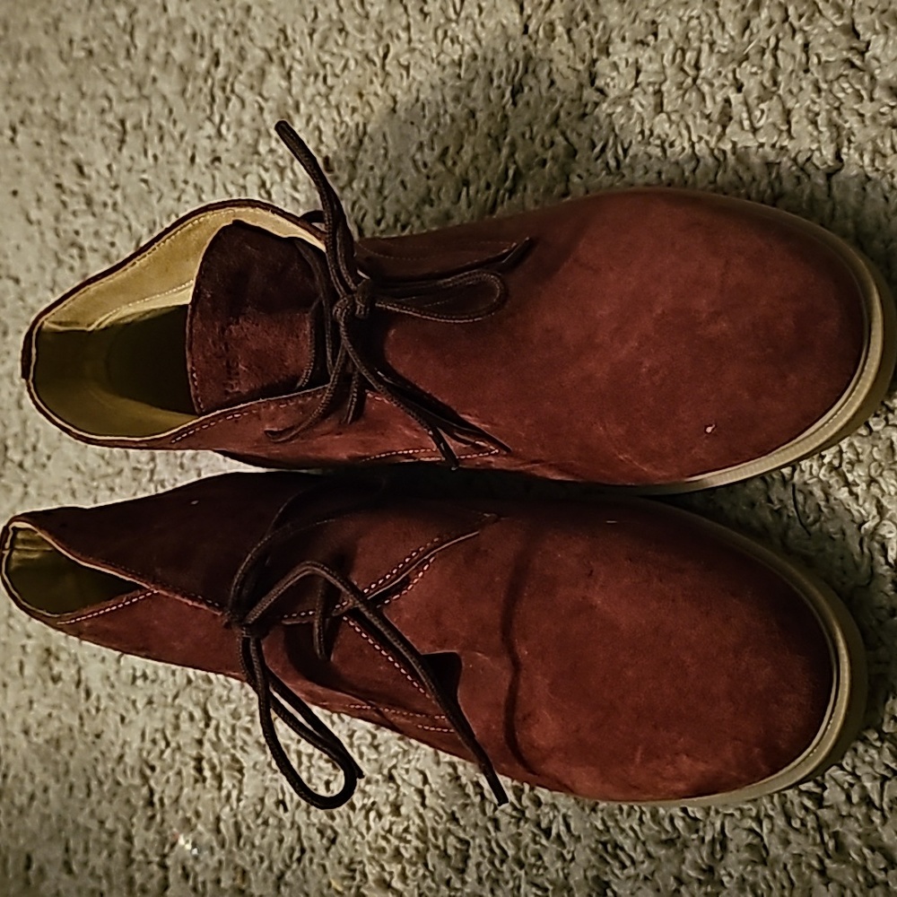 Detroit Chukka Hush puppies Wine suede sz. 9